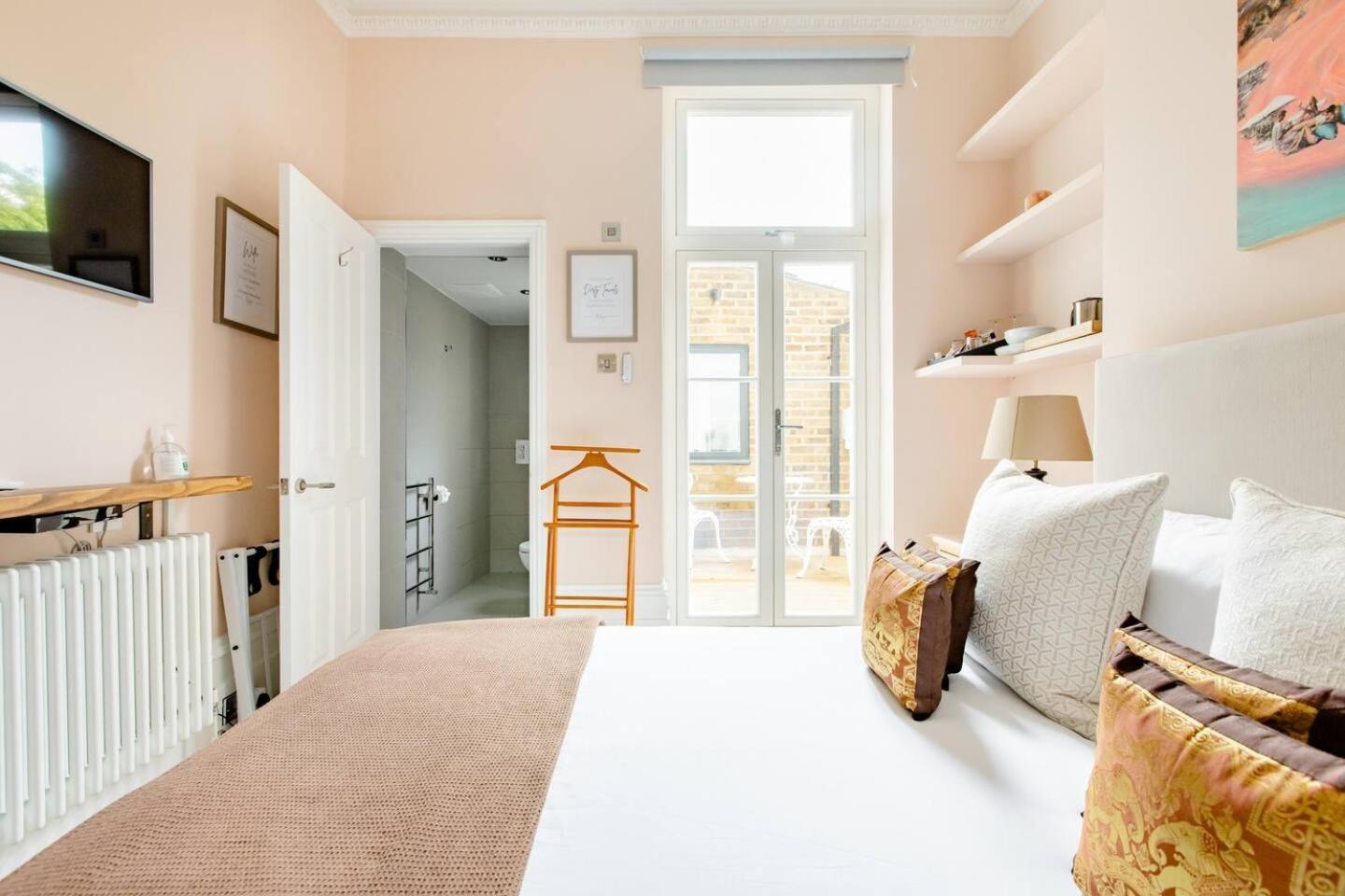 Clapham - Kingsize Bed - En-suite - Private Patio - Peaceful Space - *