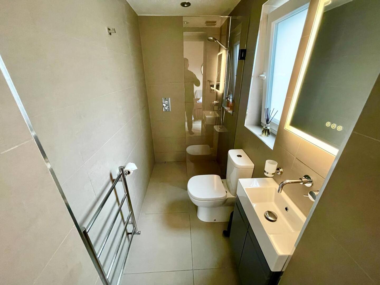 Clapham - Kingsize Bed - En-suite - Private Patio - Peaceful Space -