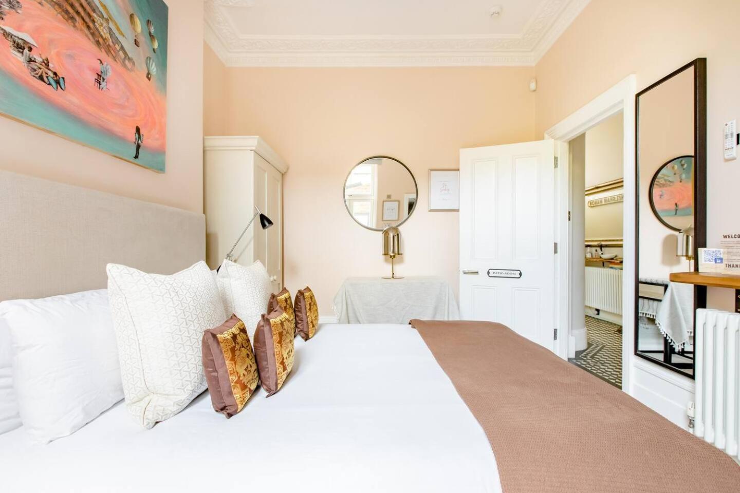 Clapham - Kingsize Bed - En-suite - Private Patio - Peaceful Space -