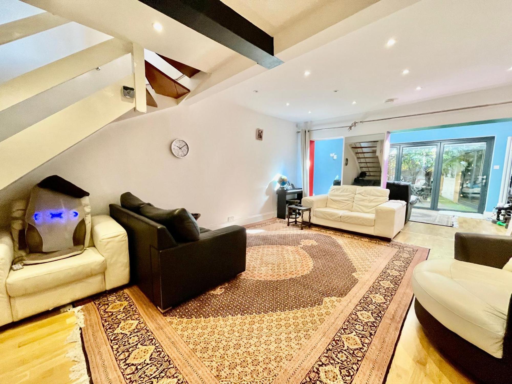Luxe 4 Bedroom House With 4 Bathrooms - Elizabeth Line & Acton Stations At Walking Distance Villa