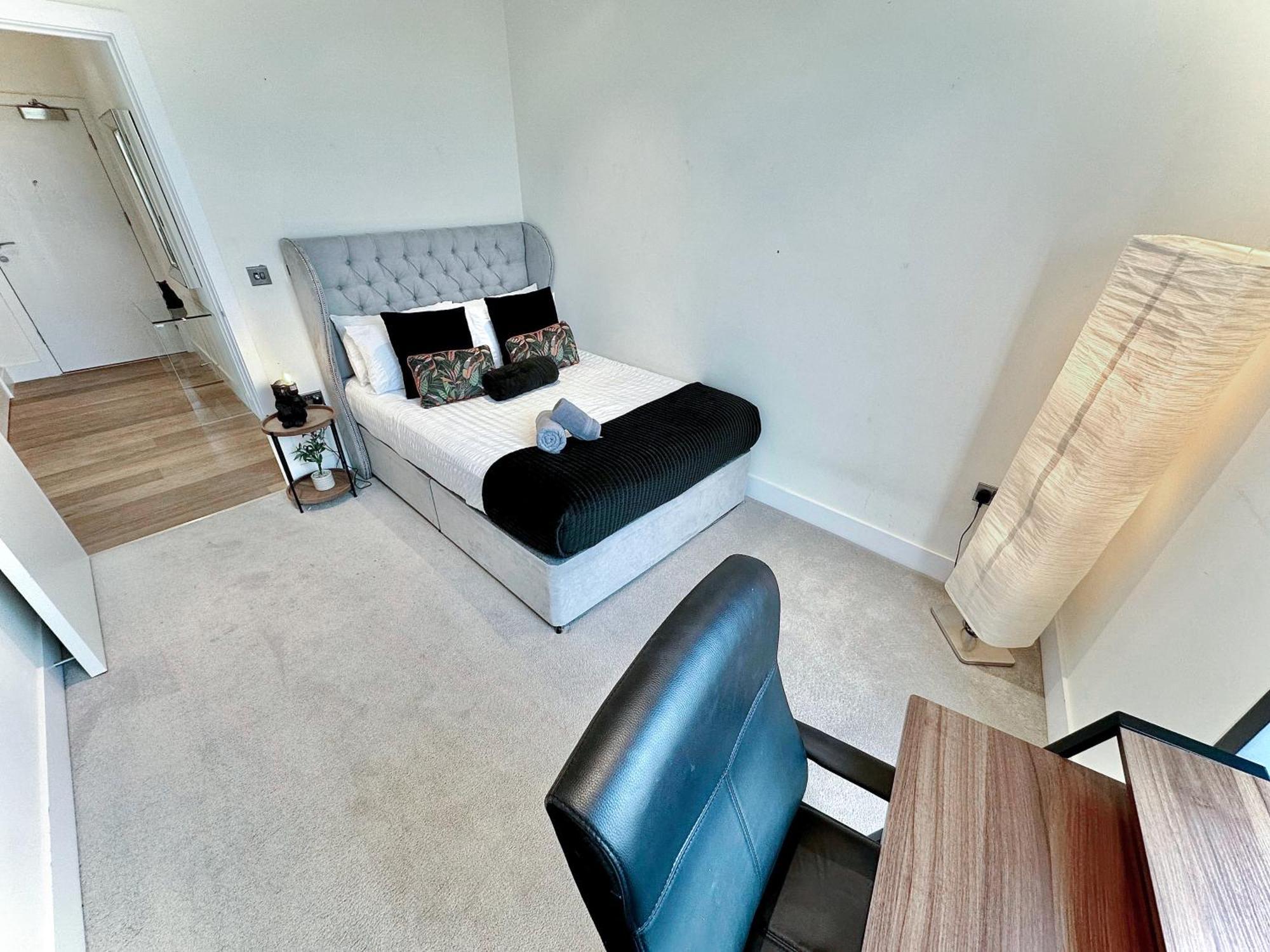 Apartment 3 Bedroom Penthouse With Private Terrace, Battersea, Nine Elms London