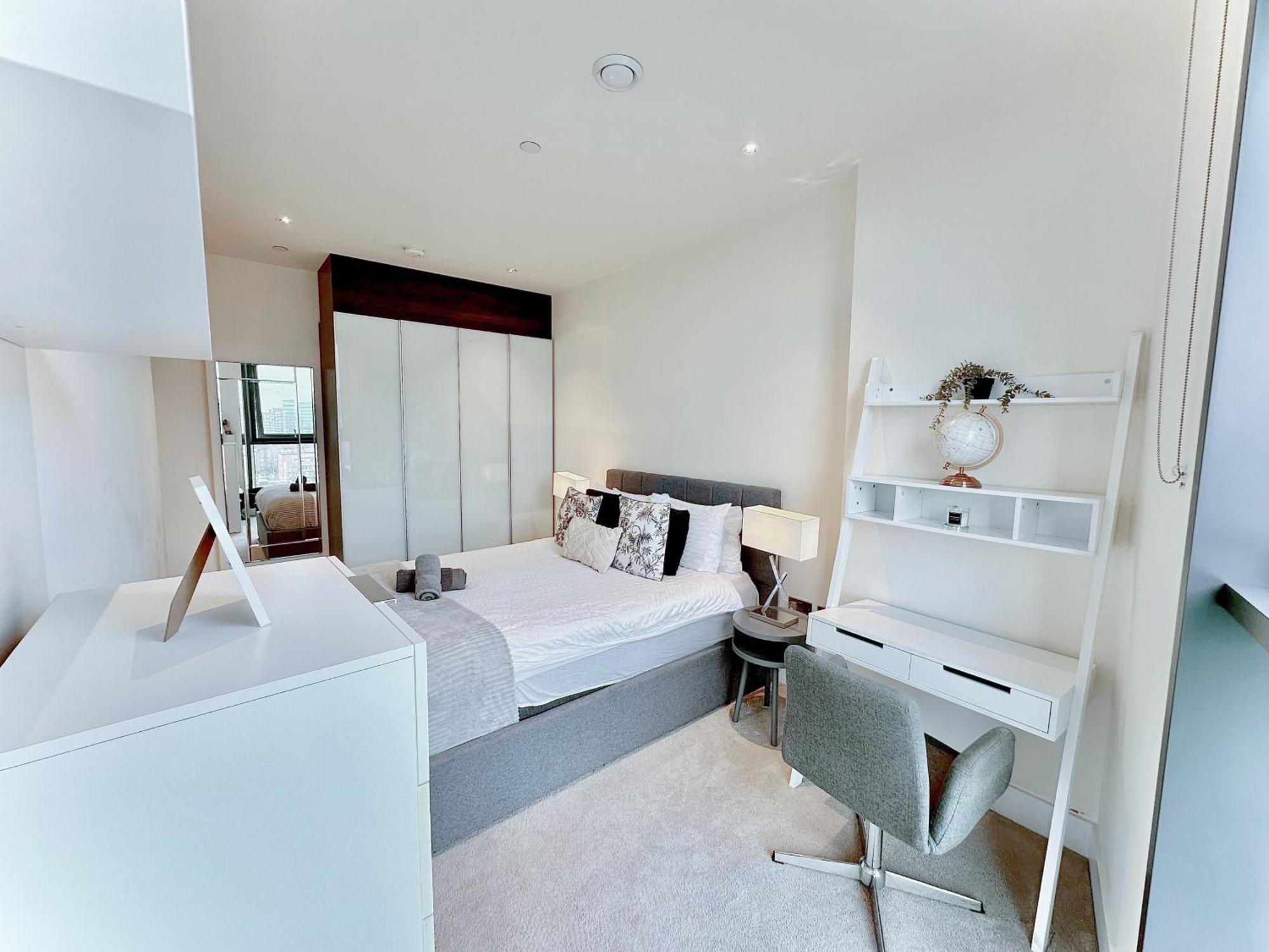 3 Bedroom Penthouse With Private Terrace, Battersea, Nine Elms * London