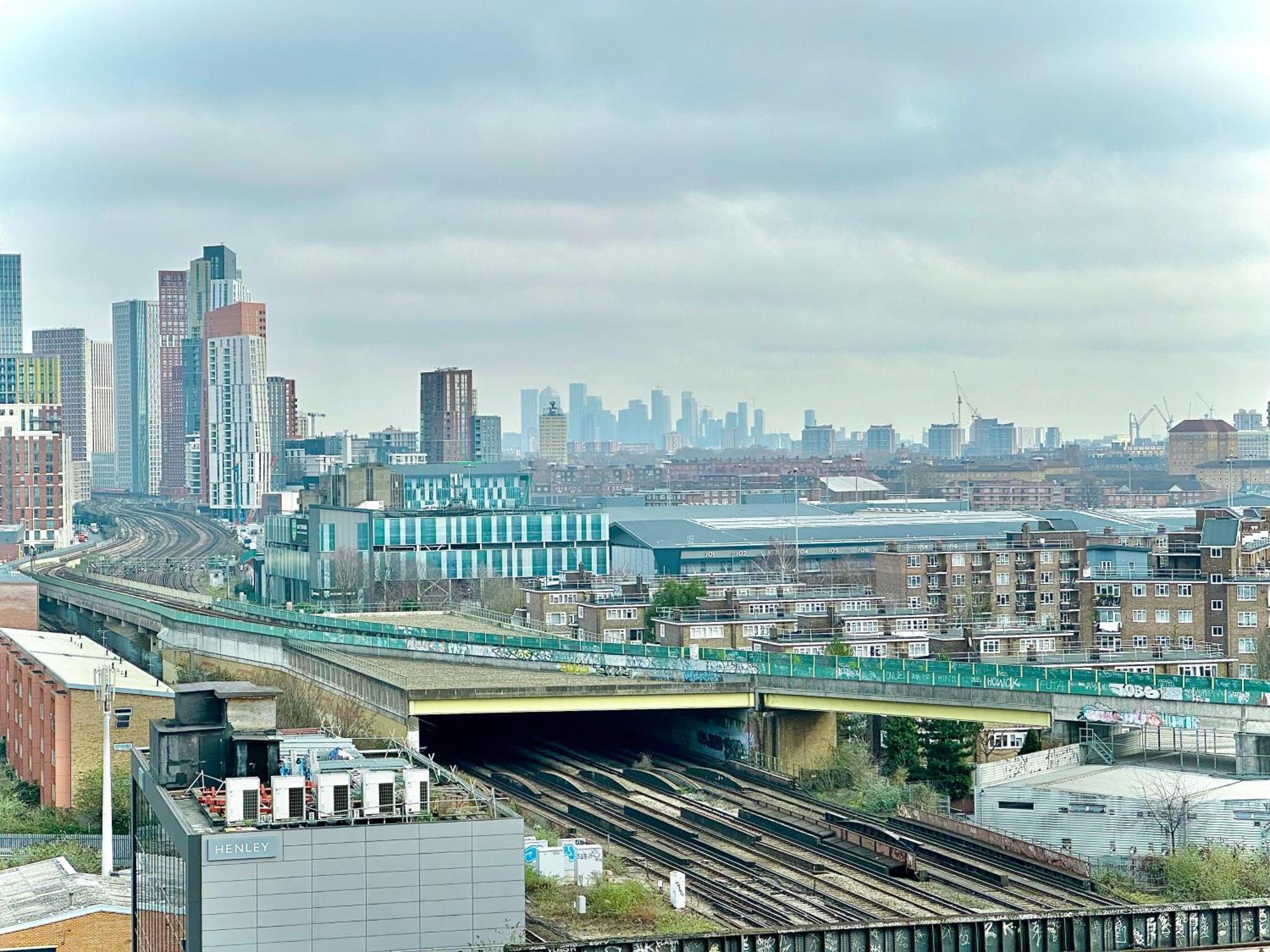 Apartamento 3 Bedroom Penthouse With Private Terrace, Battersea, Nine Elms Londres