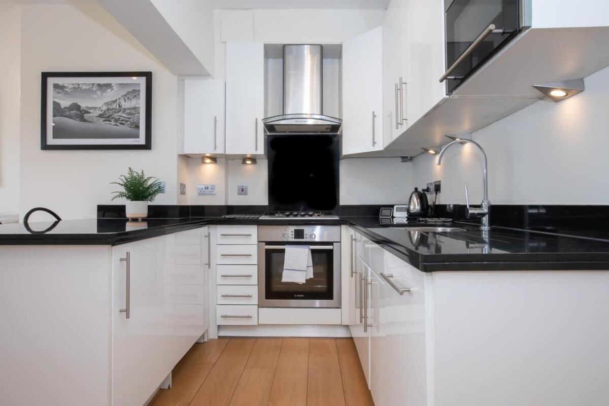 Bright & Spacious Floor In Chelsea London