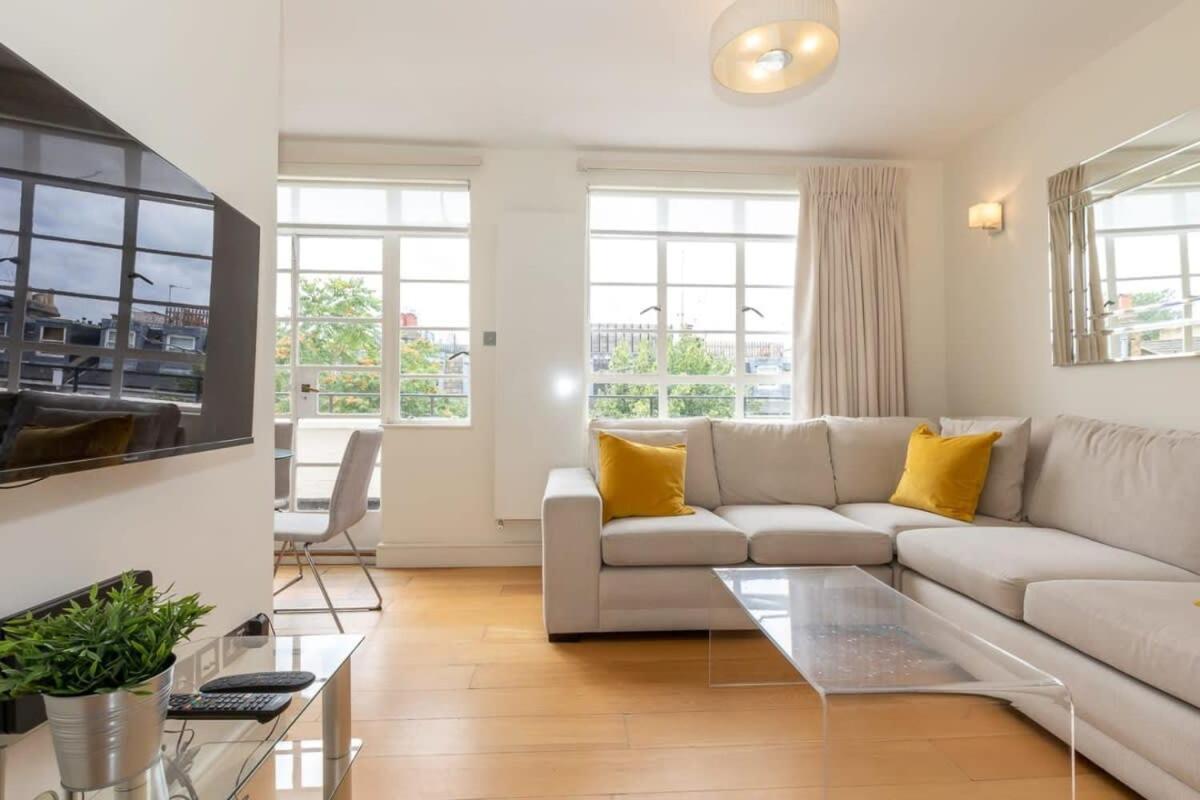 Bright & Spacious Floor In Chelsea Apartment