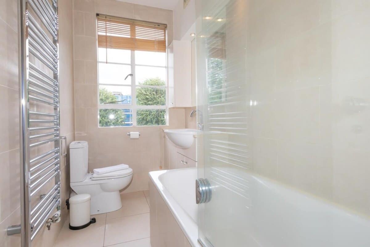 Bright & Spacious Floor In Chelsea