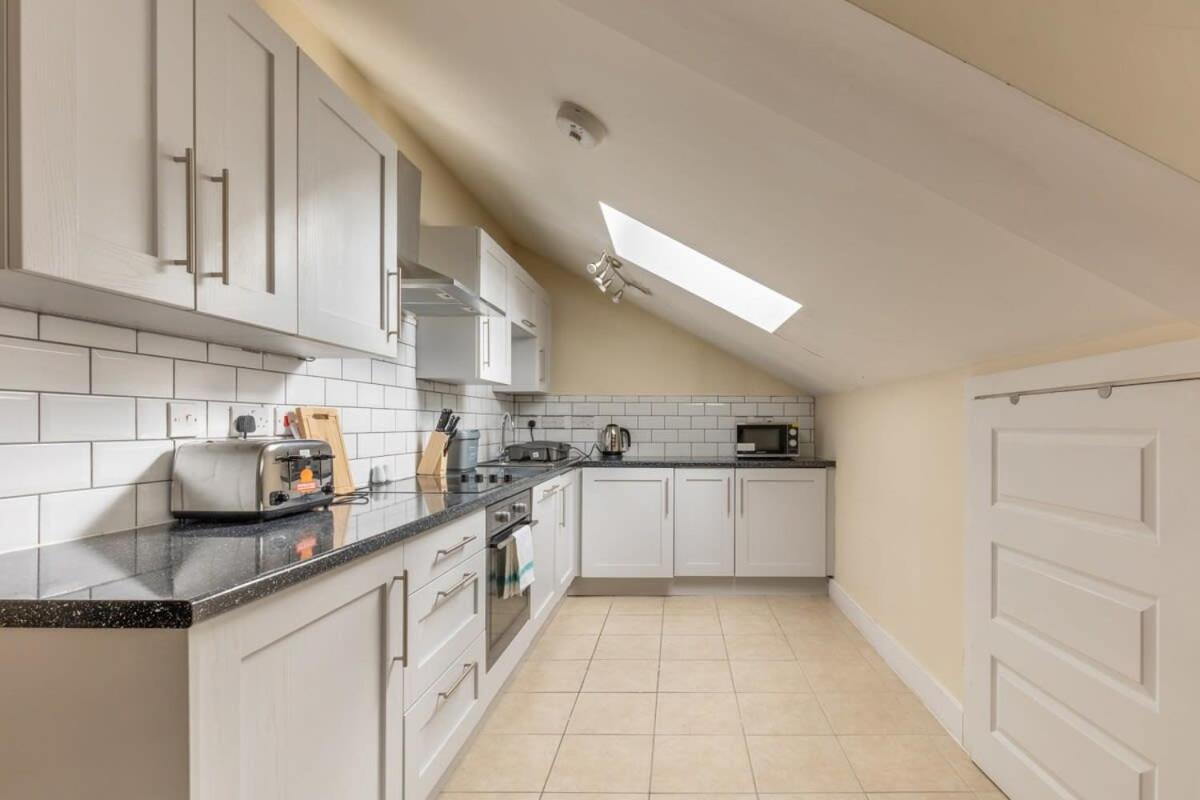 Apartment Modern 1 Bed Attic In Brixton *