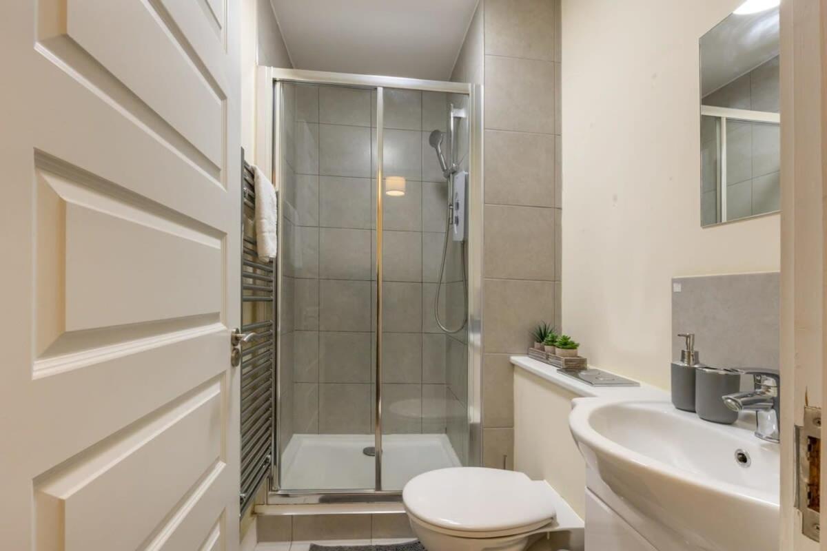 Apartment Modern 1 Bed Attic In Brixton London