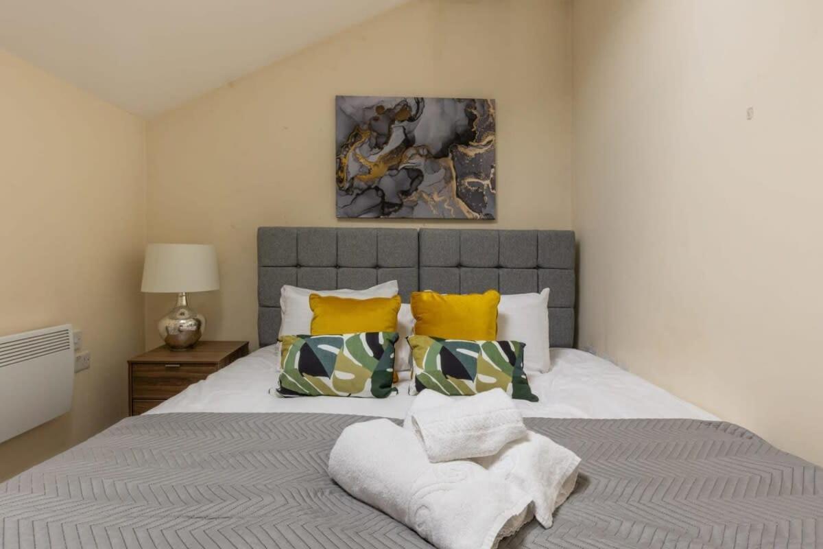 Modern 1 Bed Attic In Brixton * London