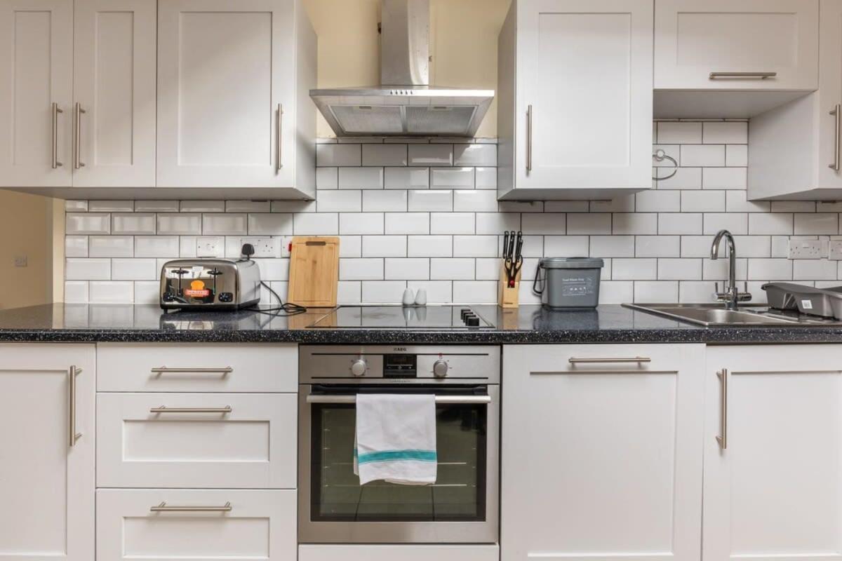 Modern 1 Bed Attic In Brixton London