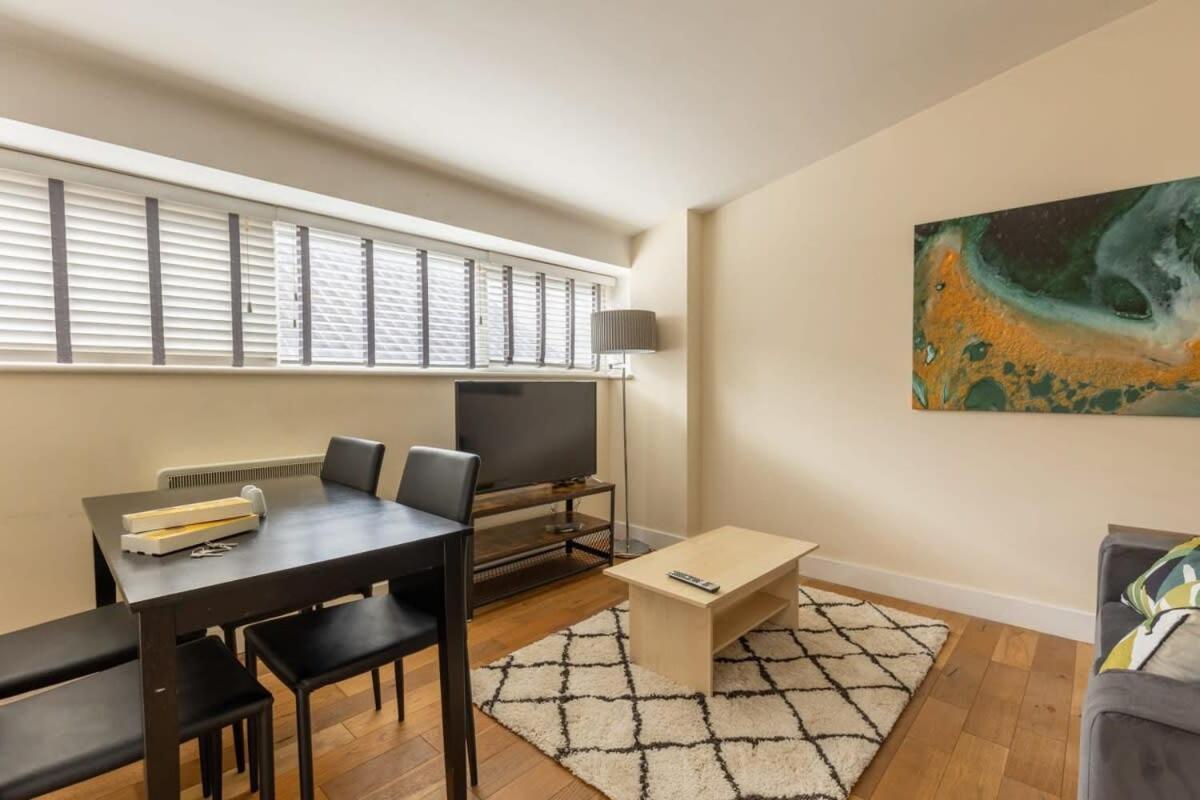 Apartment Modern 1 Bed Attic In Brixton *