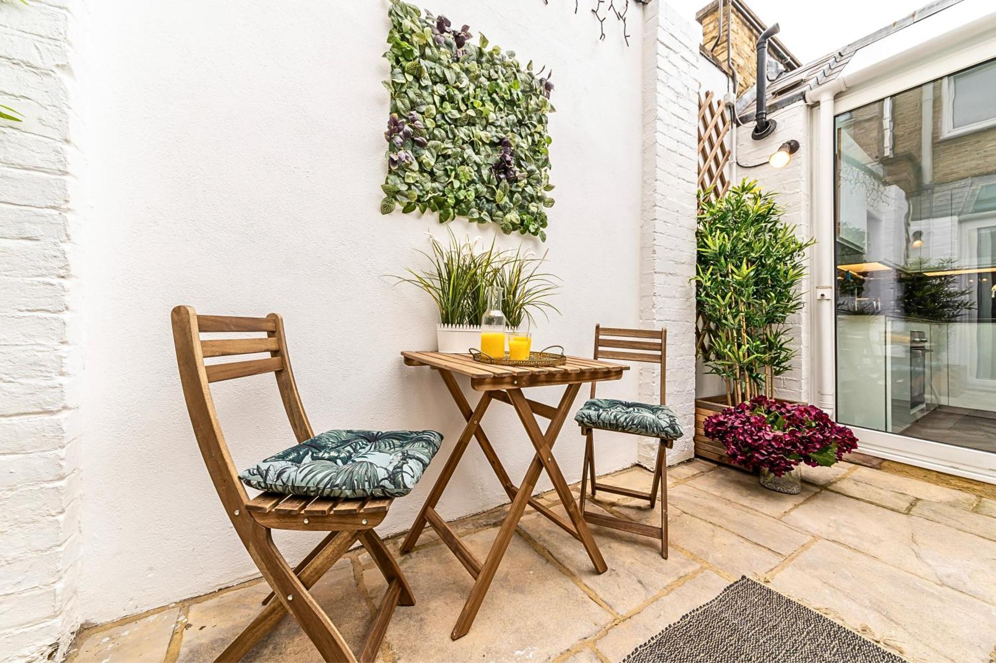 The Secret Kensington Garden Mews-2 Bedroom Full House-2 Train Lines- Spacious-kings Road- Harrods -chelsea Stadium-private Small Patio Feriehus *