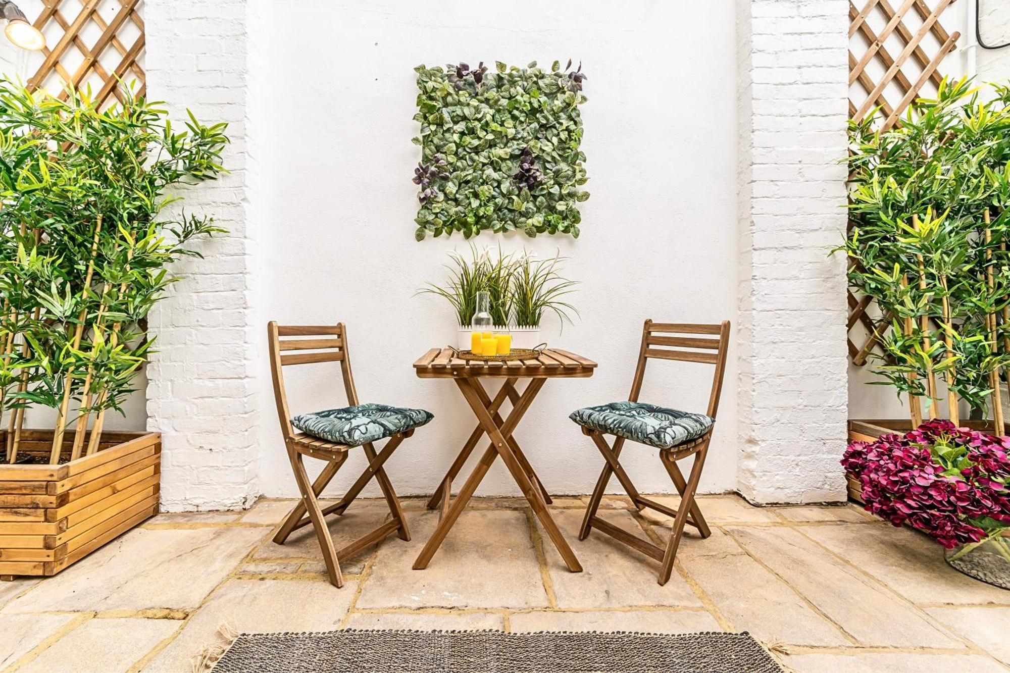 Feriehus The Secret Kensington Garden Mews-2 Bedroom Full House-2 Train Lines- Spacious-kings Road- Harrods -chelsea Stadium-private Small Patio London