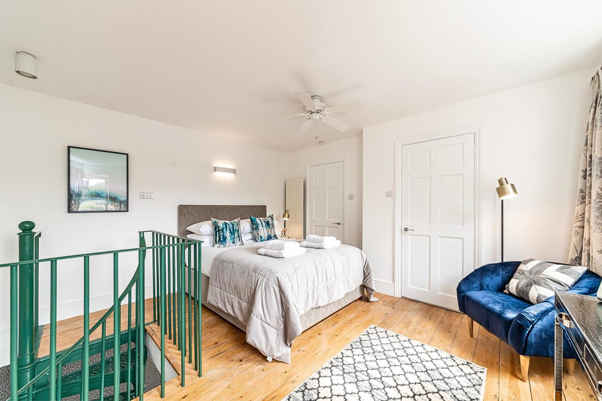 The Secret Kensington Garden Mews-2 Bedroom Full House-2 Train Lines- Spacious-kings Road- Harrods -chelsea Stadium-private Small Patio London