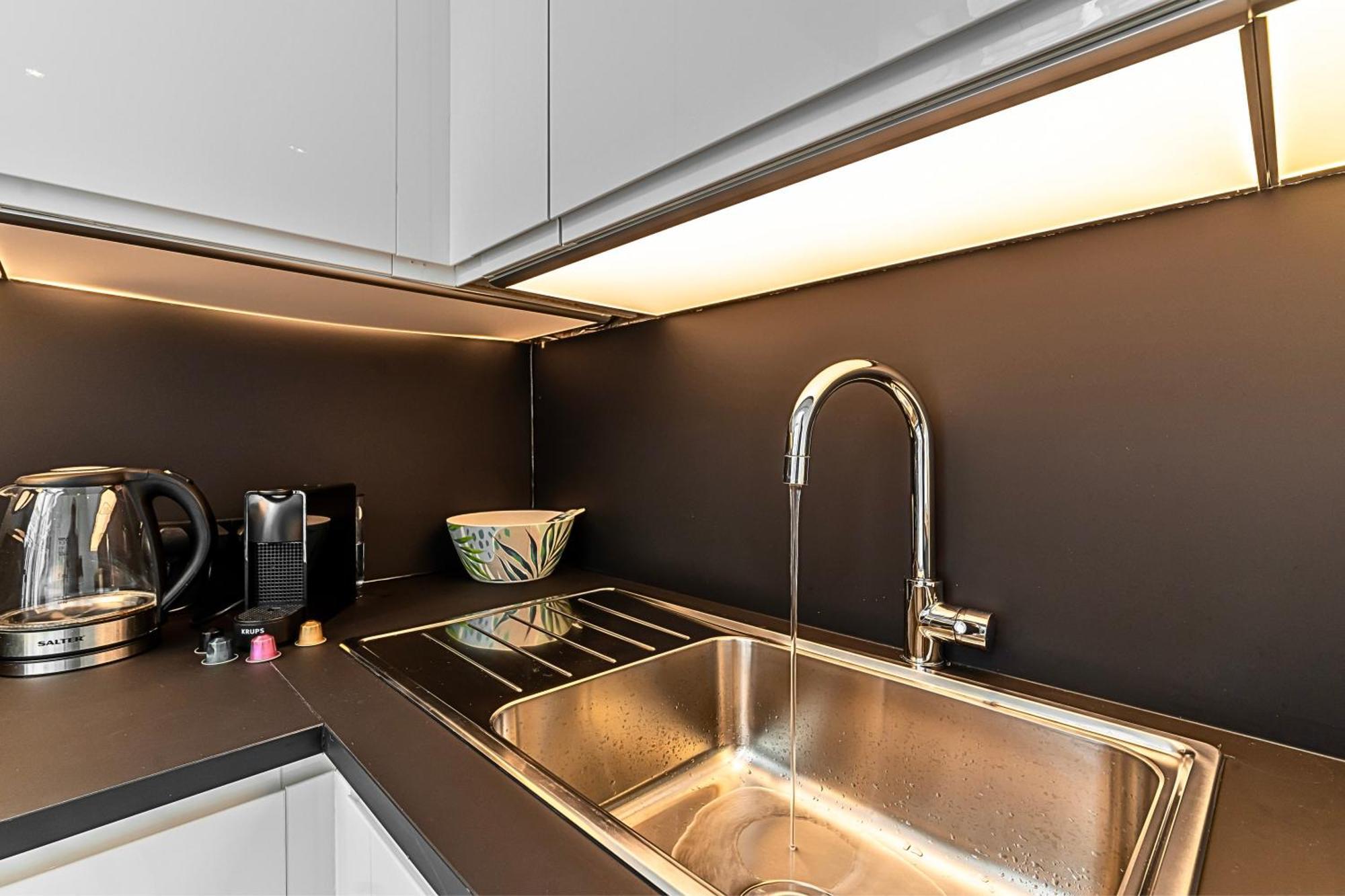 Feriehus The Secret Kensington Garden Mews-2 Bedroom Full House-2 Train Lines- Spacious-kings Road- Harrods -chelsea Stadium-private Small Patio *