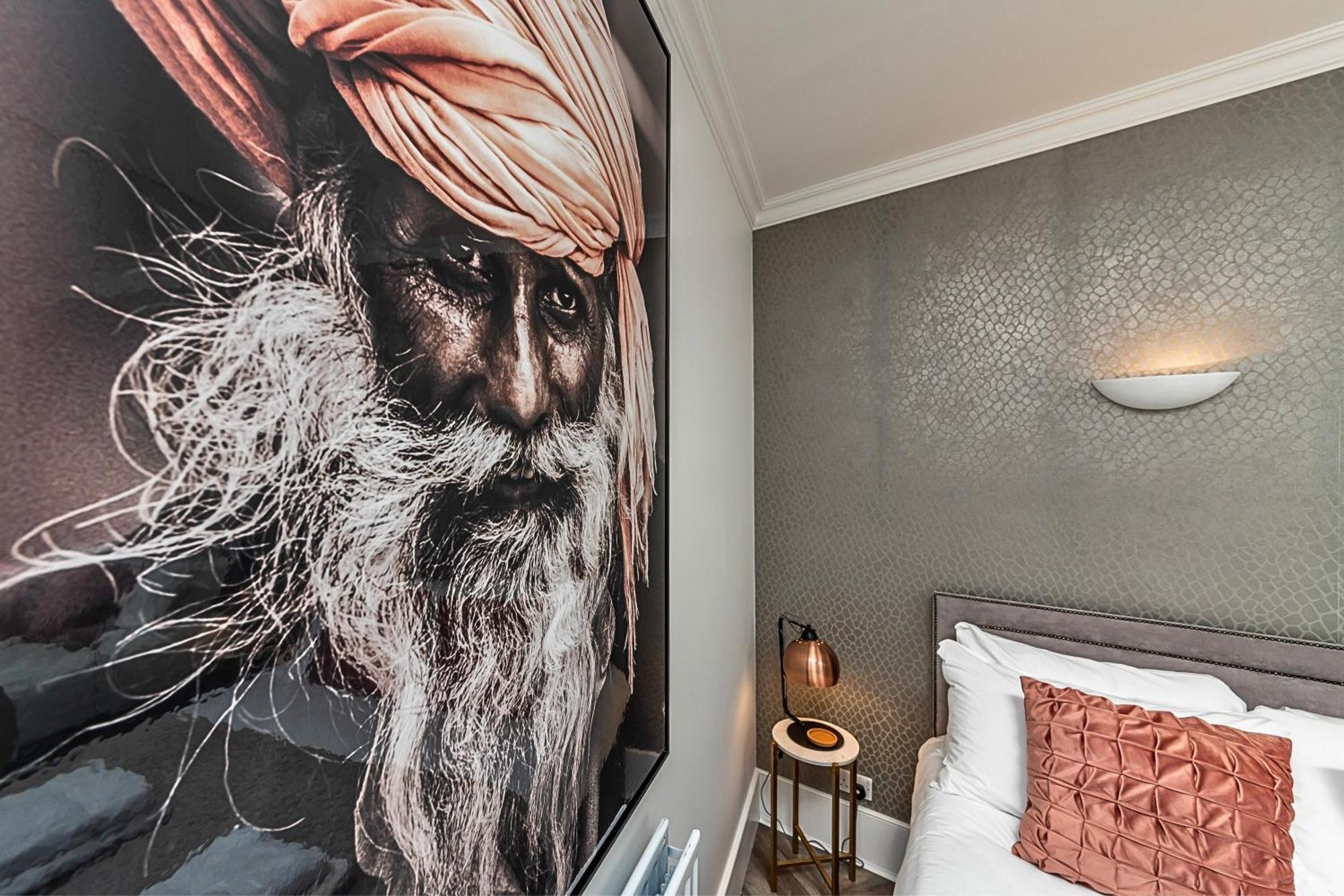 The Secret Kensington Garden Mews-2 Bedroom Full House-2 Train Lines- Spacious-kings Road- Harrods -chelsea Stadium-private Small Patio Feriehus