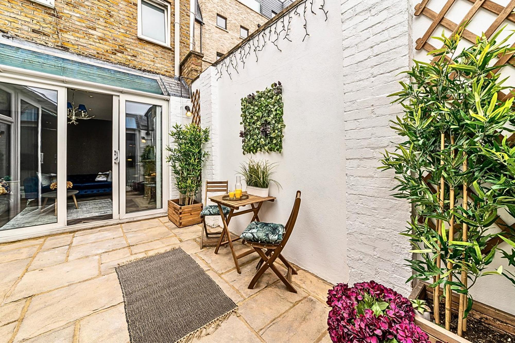 Feriehus The Secret Kensington Garden Mews-2 Bedroom Full House-2 Train Lines- Spacious-kings Road- Harrods -chelsea Stadium-private Small Patio *