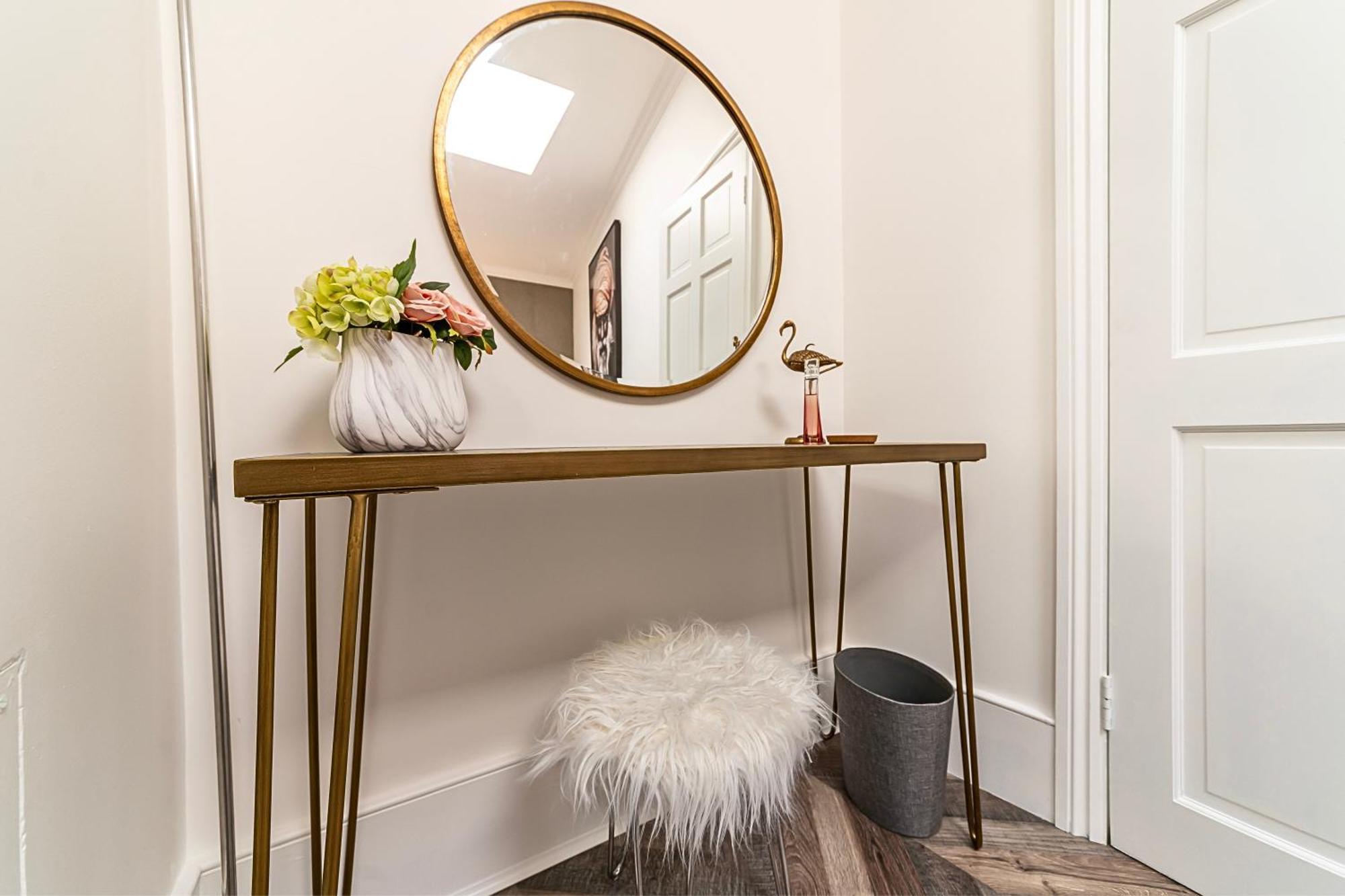 The Secret Kensington Garden Mews-2 Bedroom Full House-2 Train Lines- Spacious-kings Road- Harrods -chelsea Stadium-private Small Patio Feriehus *