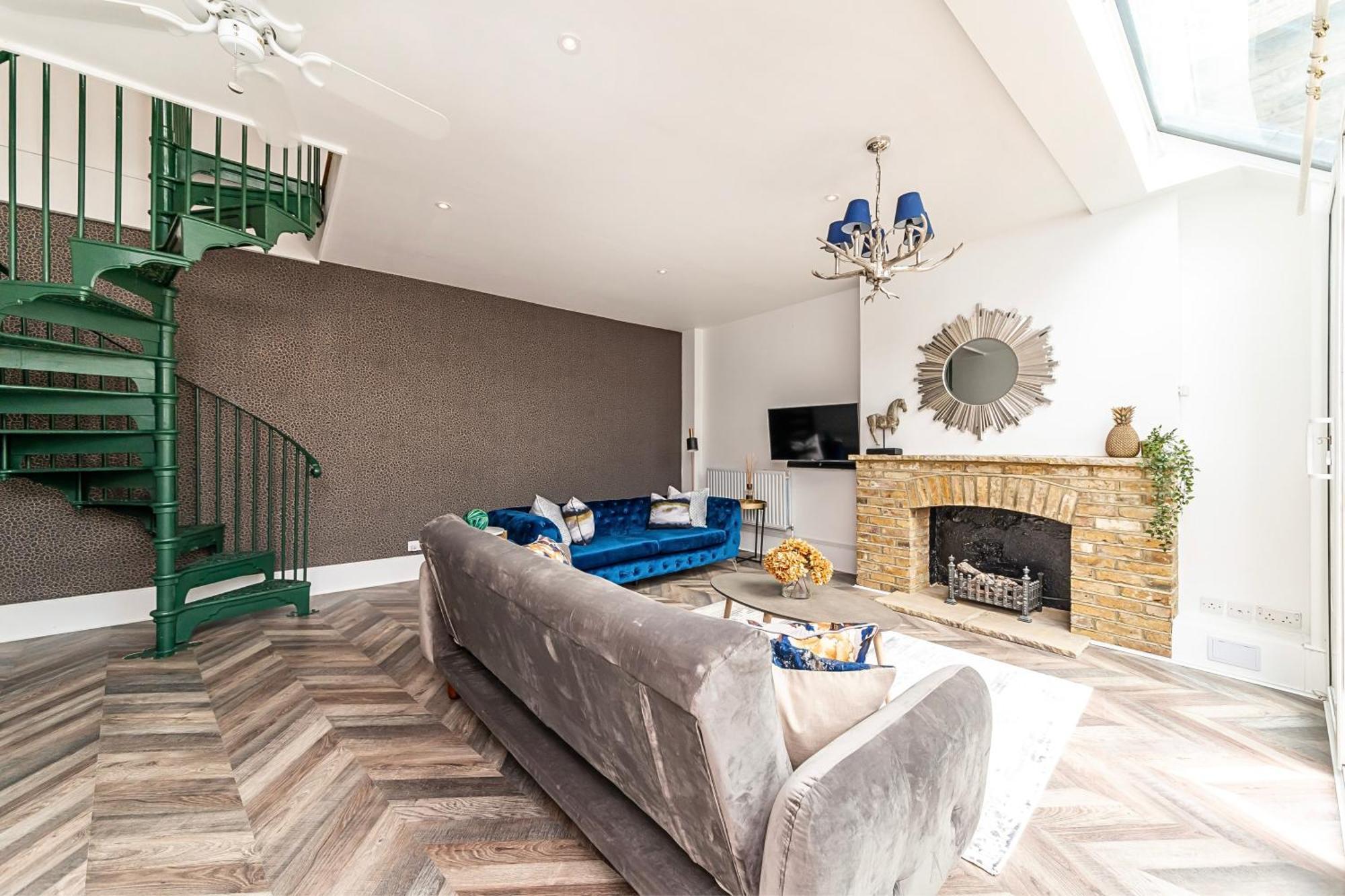 The Secret Kensington Garden Mews-2 Bedroom Full House-2 Train Lines- Spacious-kings Road- Harrods -chelsea Stadium-private Small Patio London