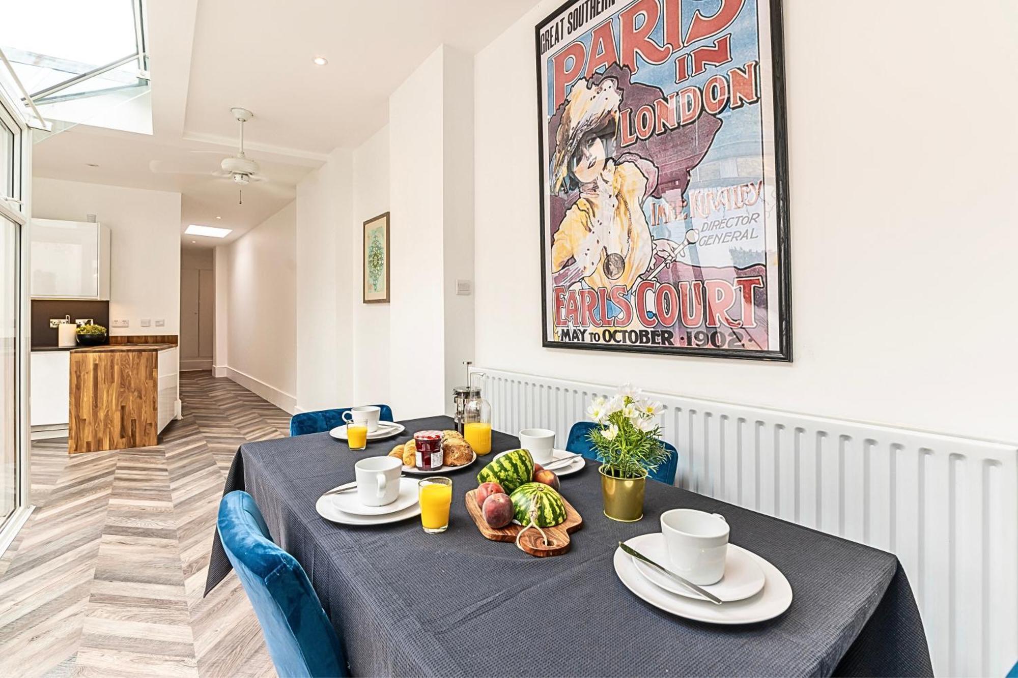 Feriehus The Secret Kensington Garden Mews-2 Bedroom Full House-2 Train Lines- Spacious-kings Road- Harrods -chelsea Stadium-private Small Patio London
