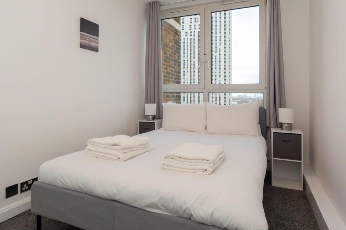 3 Bedroom Old Street - Amazing Views Apartment London