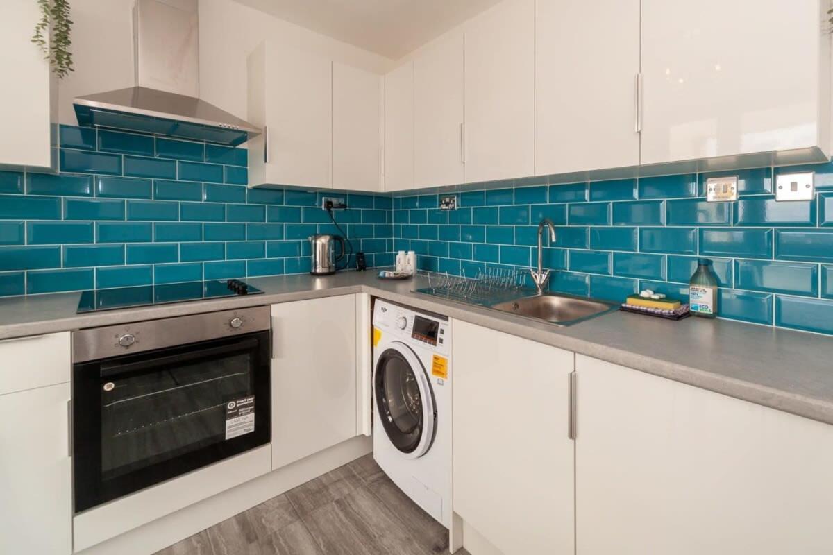 3 Bedroom Old Street - Amazing Views Apartment London