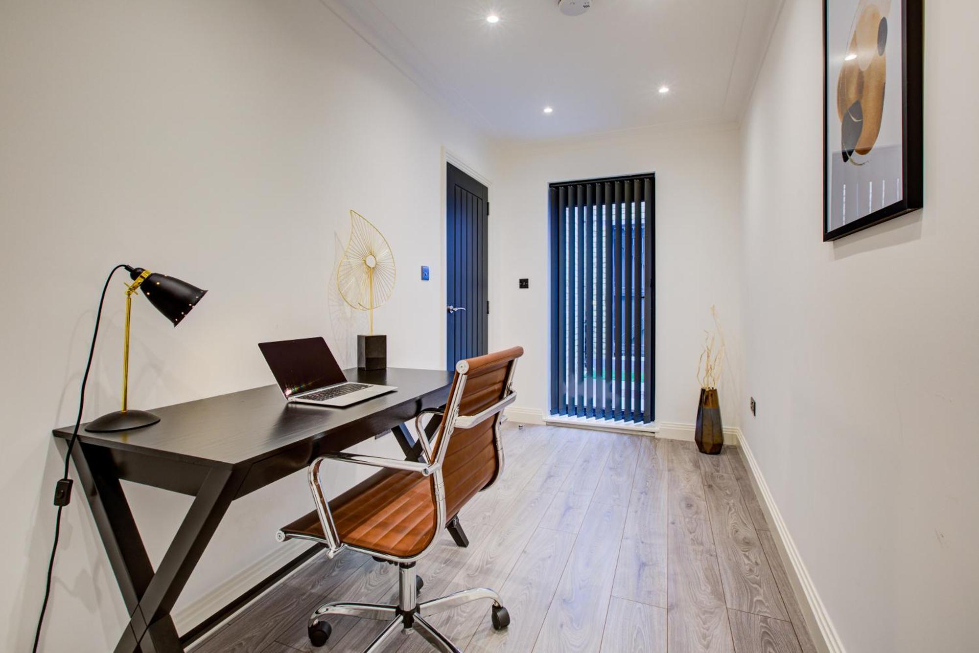 Hybrid Resi - Fulham Near Chelsea And Putney London