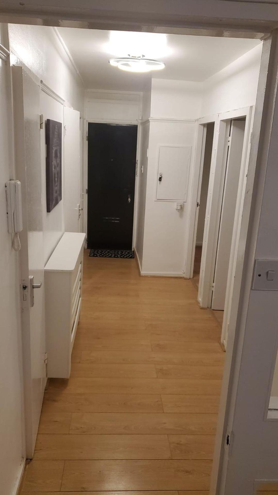 Cosy 2 Bedroom In South West Apartment London