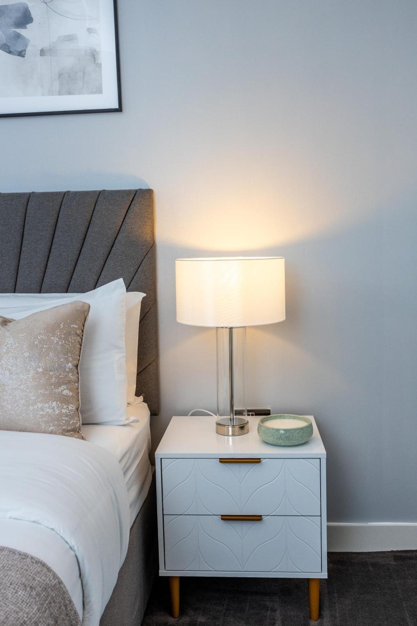 Luxury & Spacious 2 Bedroom Apt With City Views Leilighet London