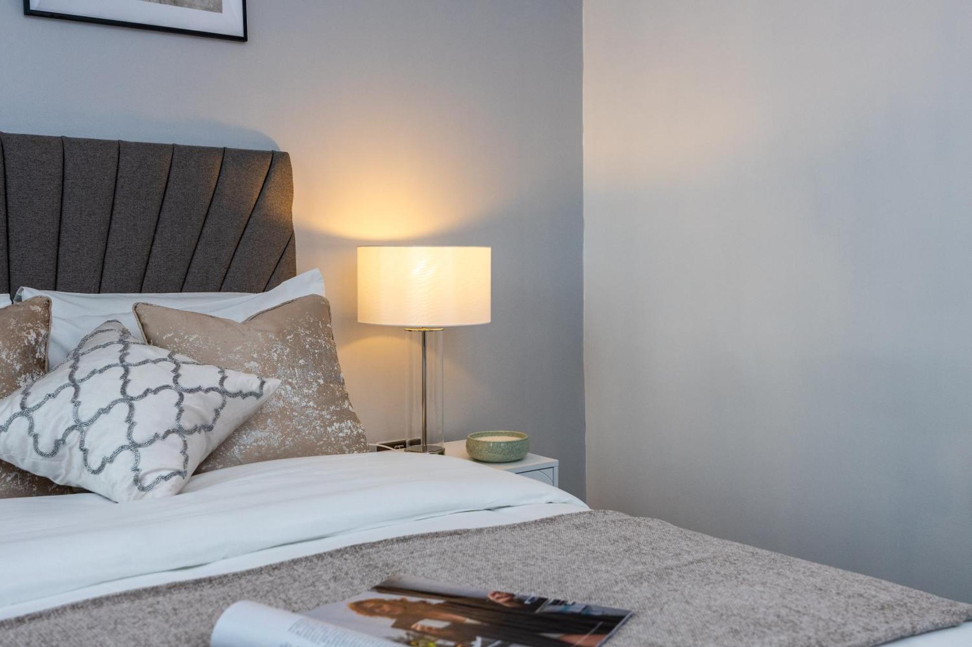 Luxury & Spacious 2 Bedroom Apt With City Views Leilighet *