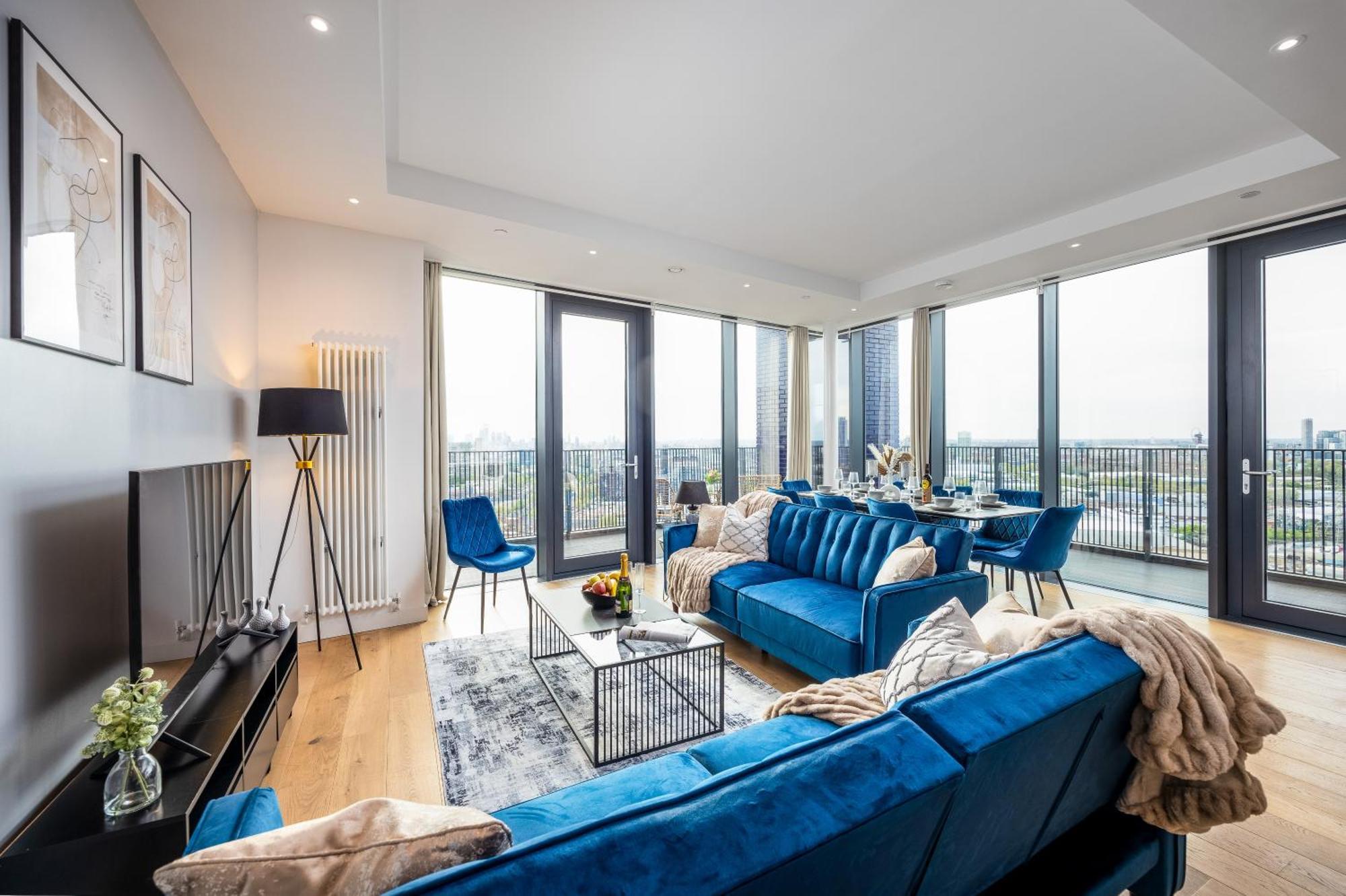 Luxury & Spacious 2 Bedroom Apt With City Views Leilighet *