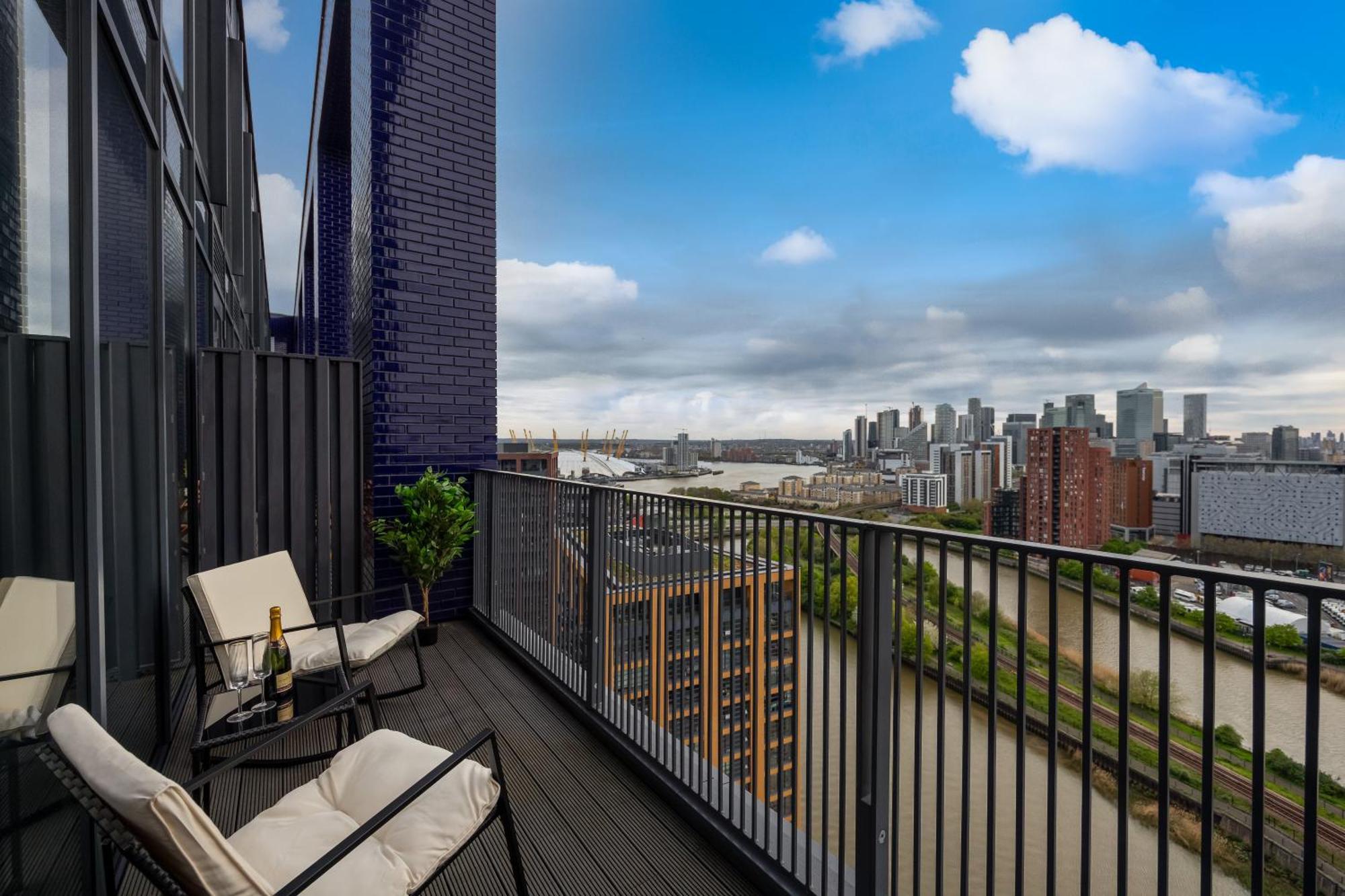 Leilighet Luxury & Spacious 2 Bedroom Apt With City Views London