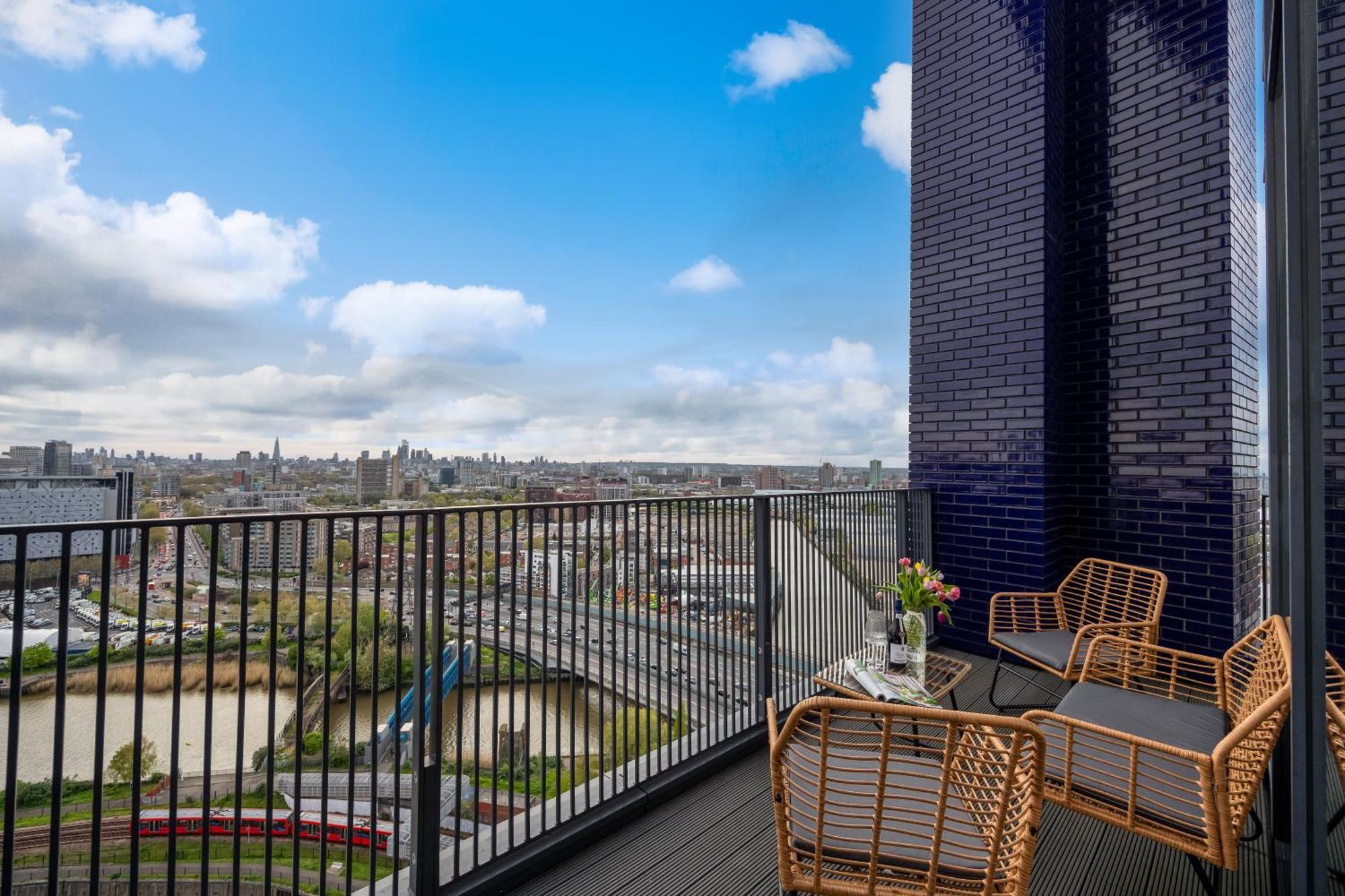 Leilighet Luxury & Spacious 2 Bedroom Apt With City Views