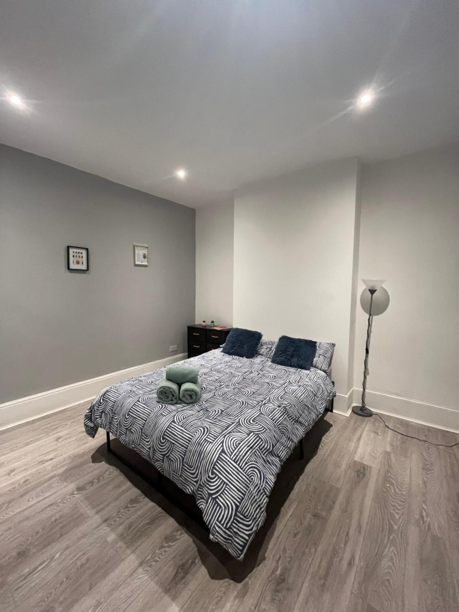 Super 2 Bed Flat * Londen