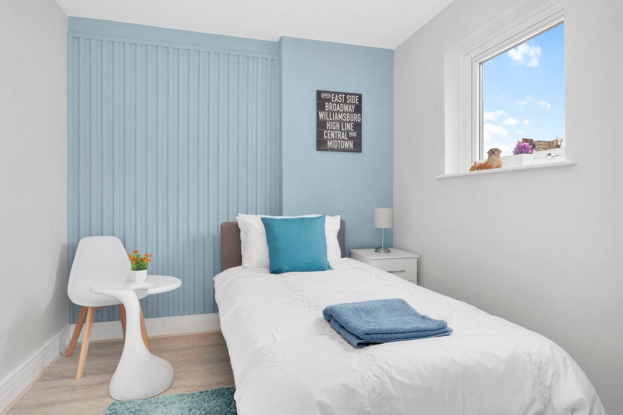 Waterside 4 Bed Apartment *