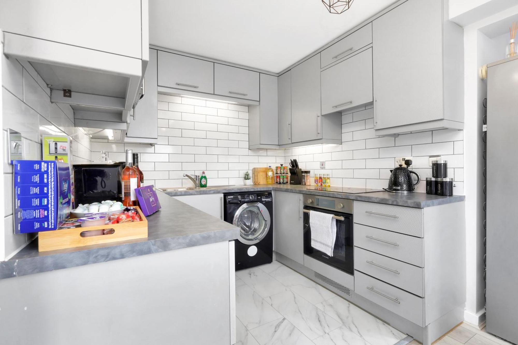 Waterside 4 Bed Apartment *