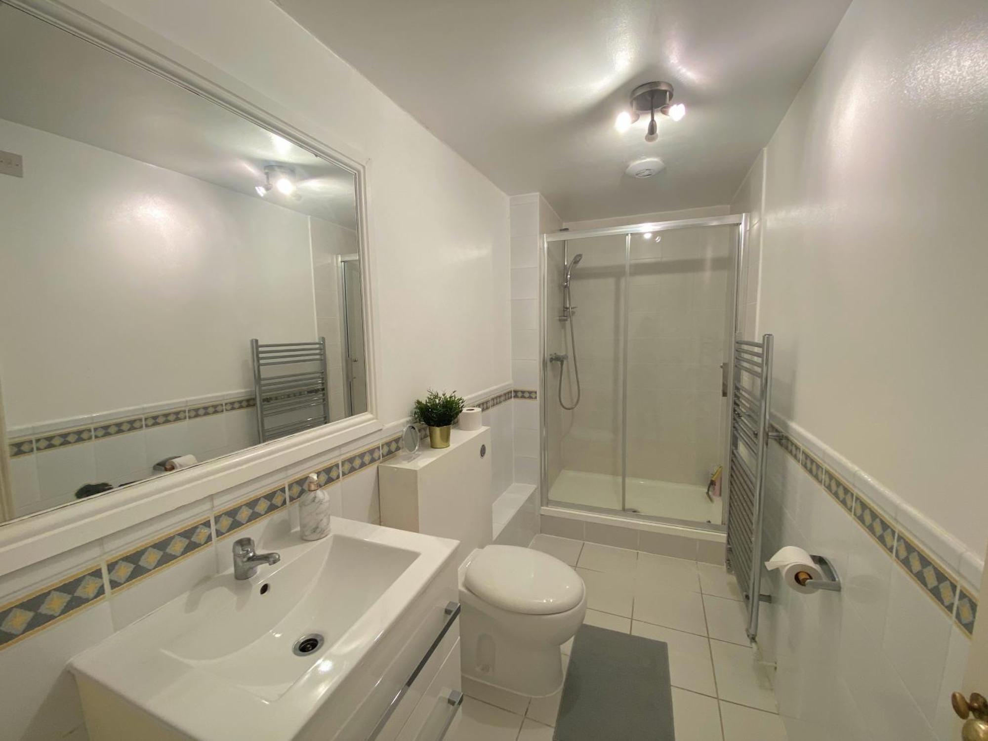 Cozy Double Next To Putney Bridge And High Street * Londen