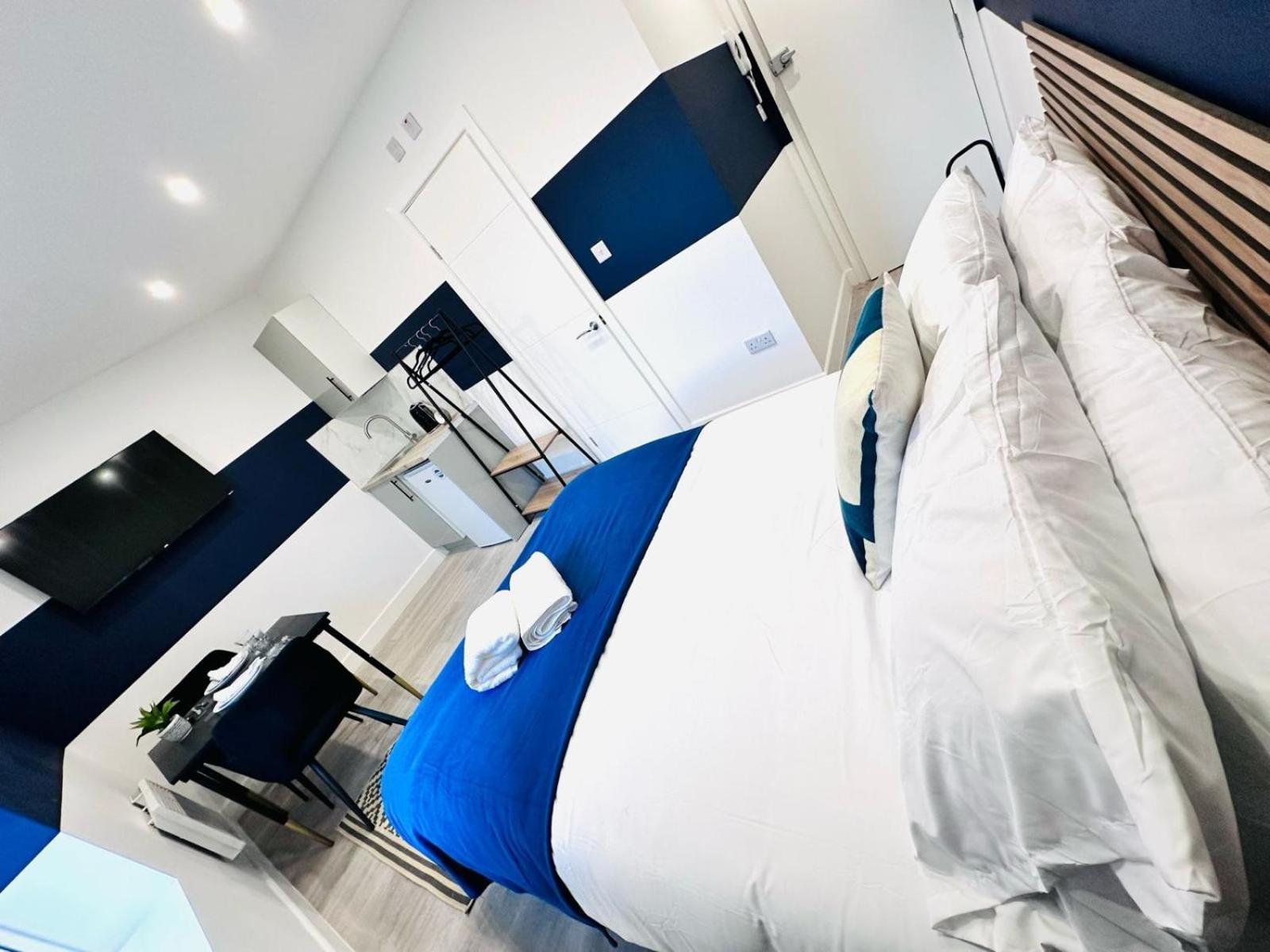 58 Blue House Center Studio, Spot Guest house