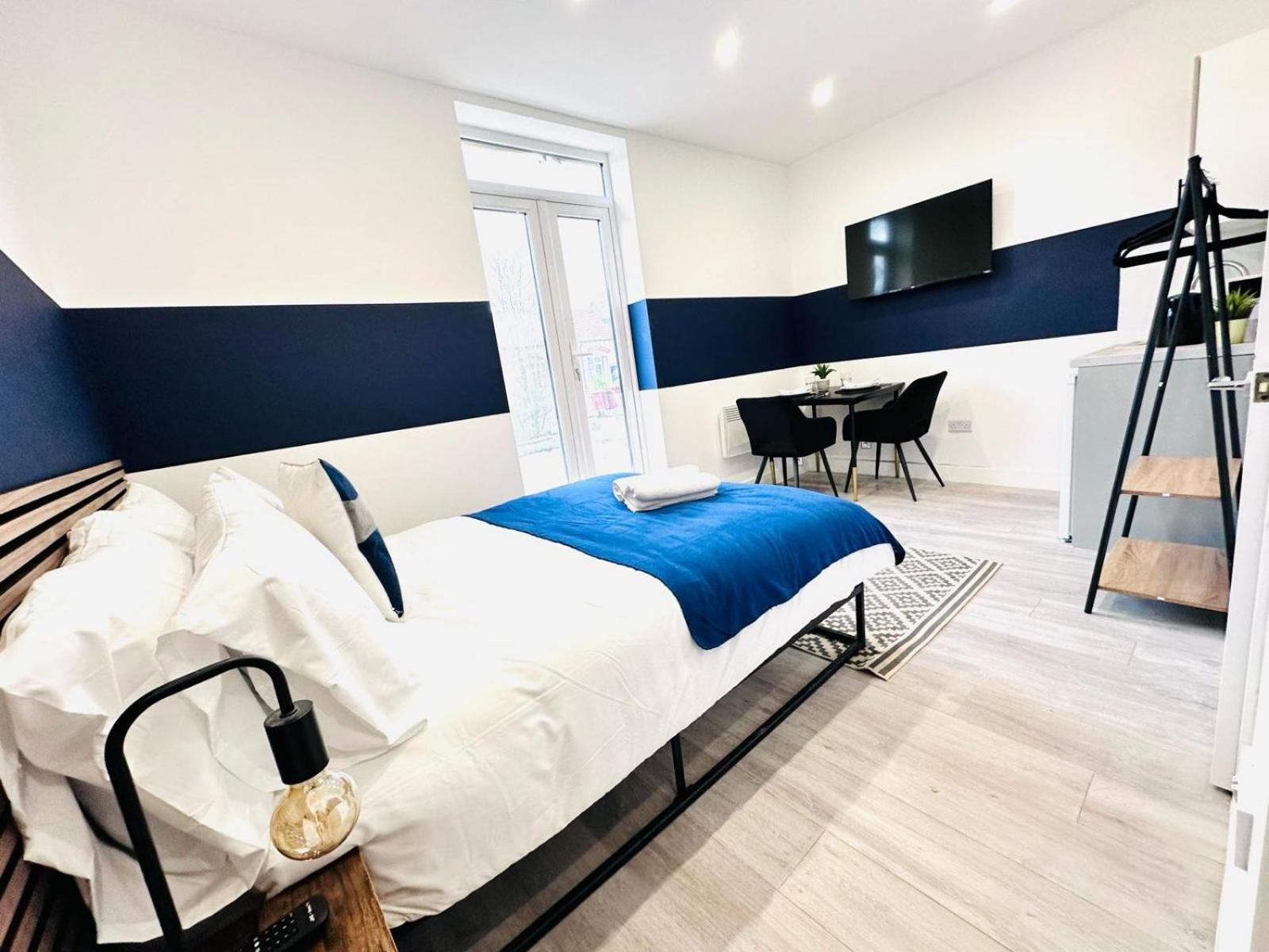 58 Blue House Center Studio, Spot Guest house *