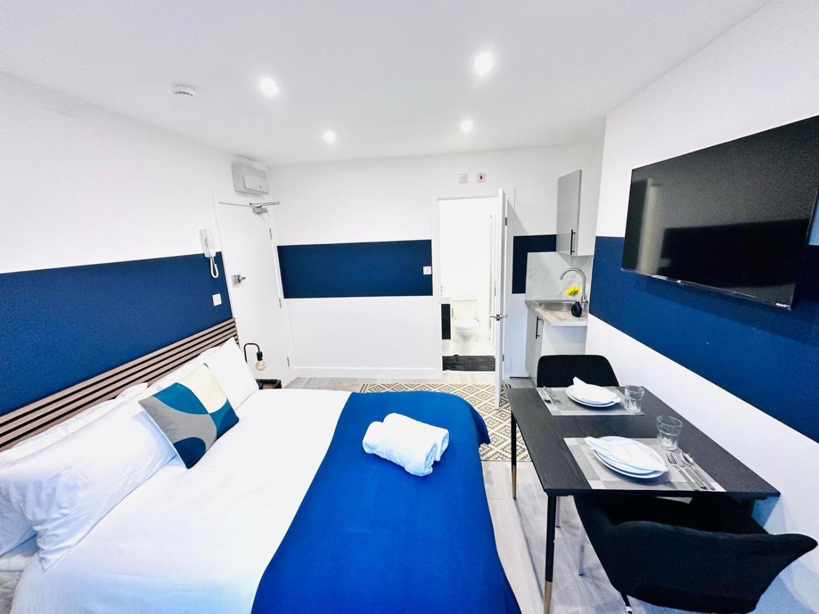 Guest house 58 Blue House Center Studio, Spot London