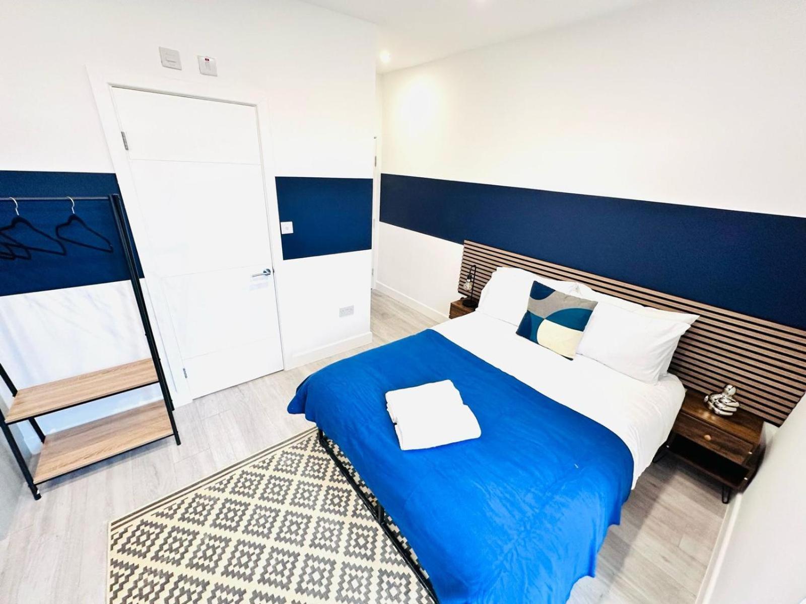 58 Blue House Center Studio, Spot Guest house *