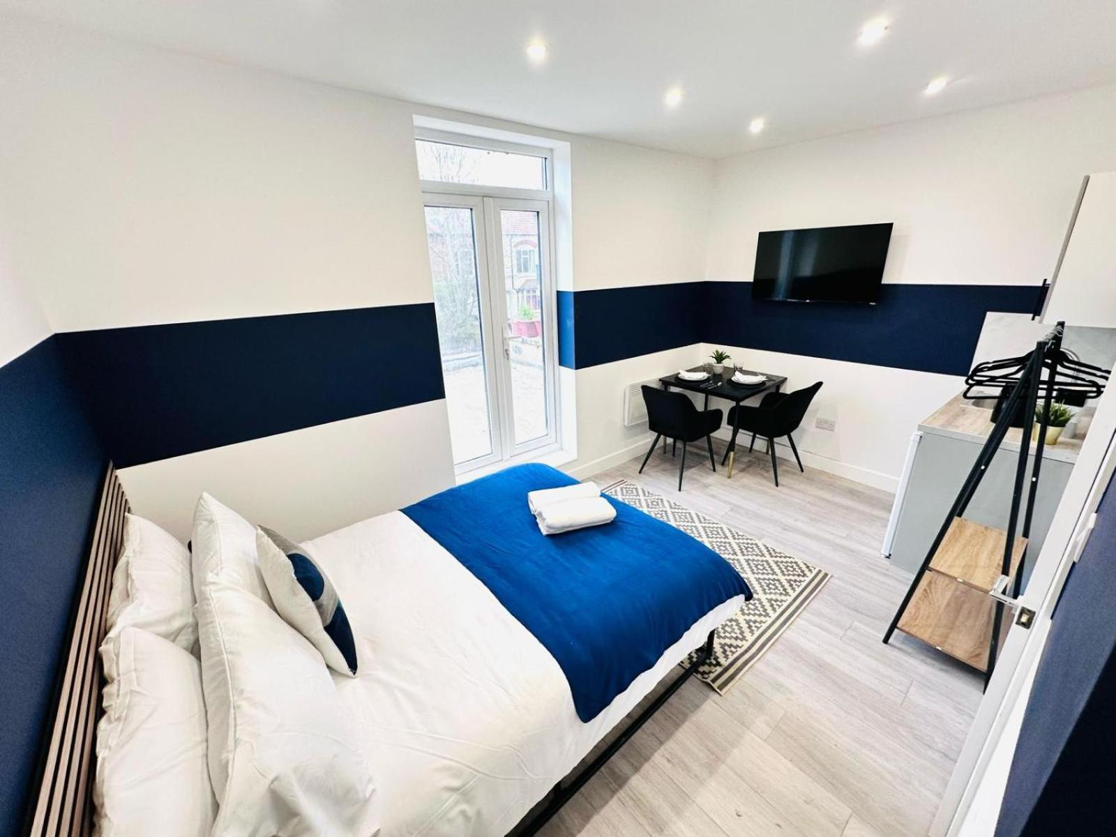 58 Blue House Center Studio, Spot Guest house *