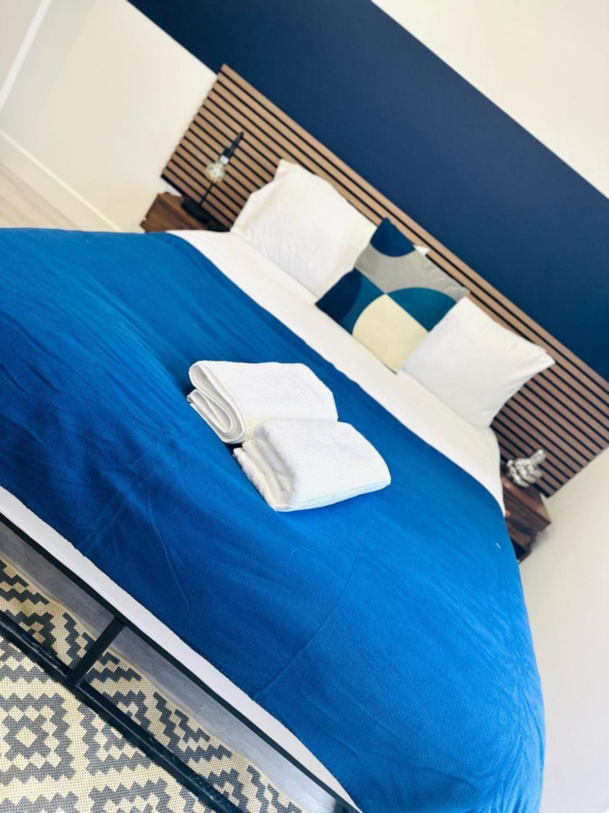 58 Blue House Center Studio, Spot Guest house