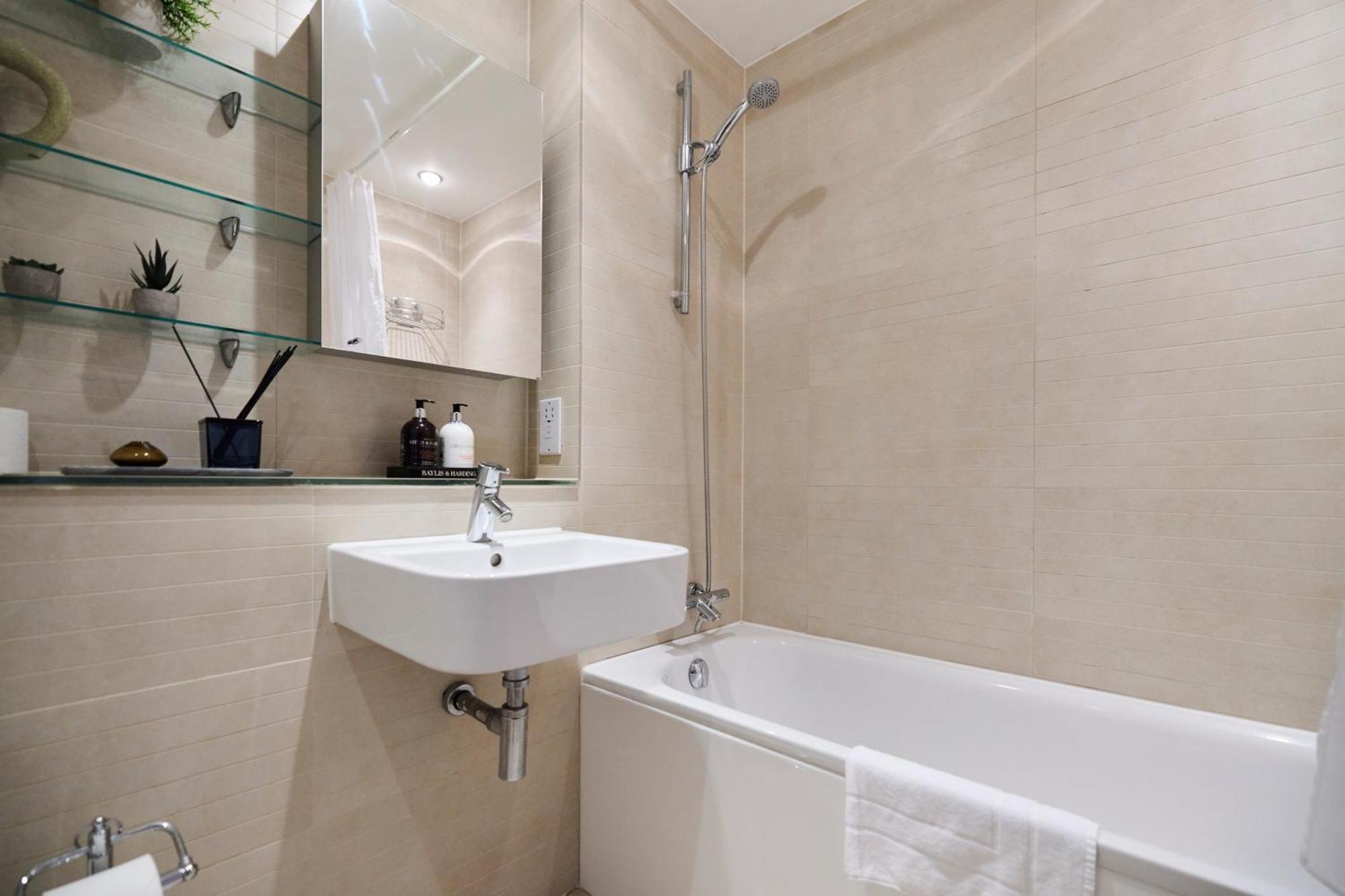 The Battersea Park Place - Amazing 2bdr Flat With Terrace Apartment *