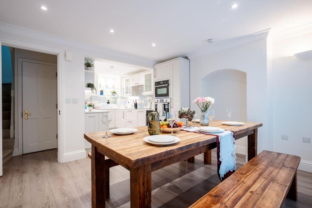 Luxury 3brs House In The Heart Of Victoria Villaer *