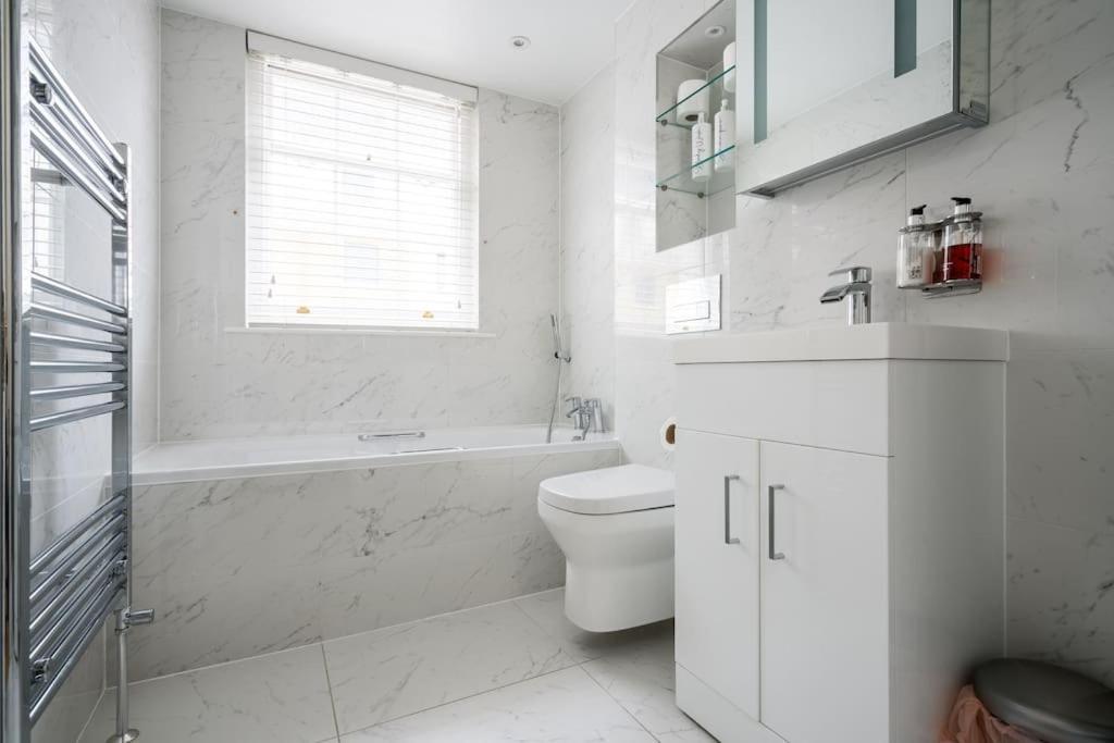 Villaer Luxury 3brs House In The Heart Of Victoria London