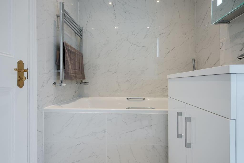 Villaer Luxury 3brs House In The Heart Of Victoria *