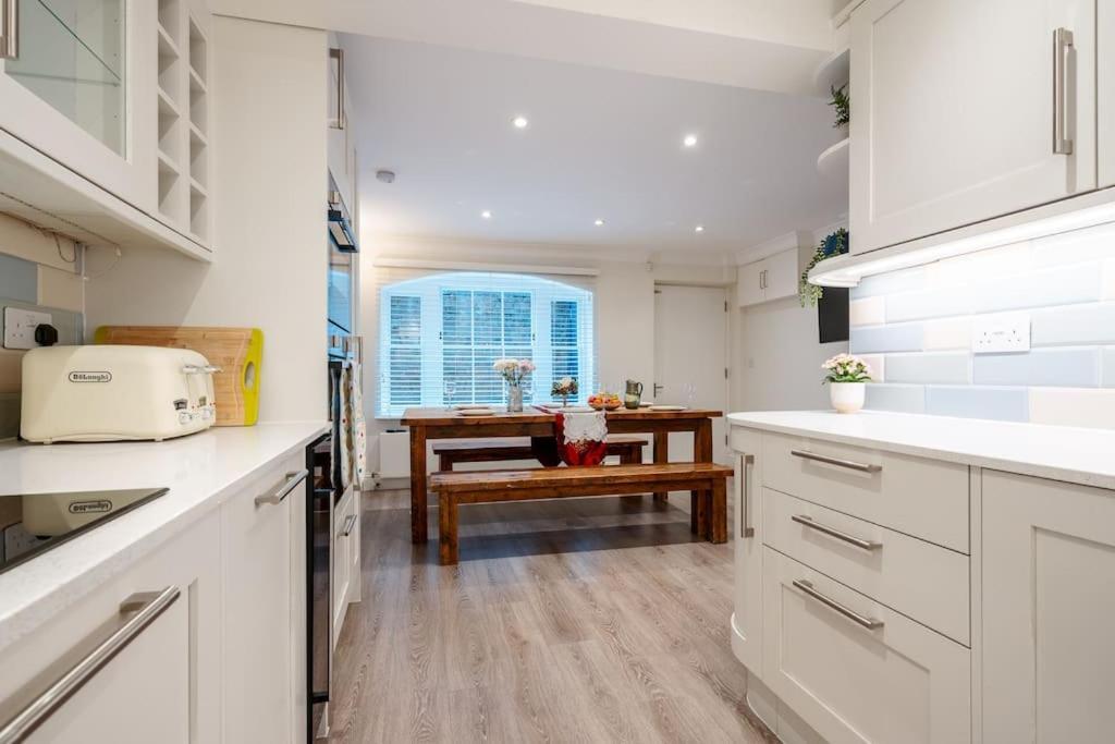 Villaer Luxury 3brs House In The Heart Of Victoria London