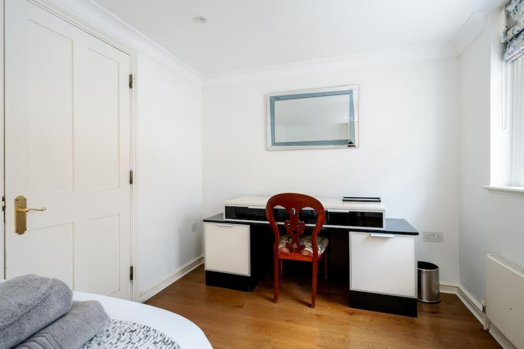 Spacious, Bright & Cosy ~ Ideal Victoria Location! Villaer *