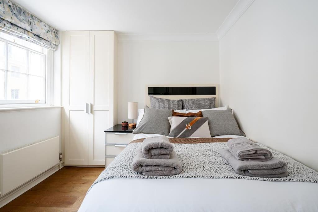 Villaer Spacious, Bright & Cosy ~ Ideal Victoria Location! London